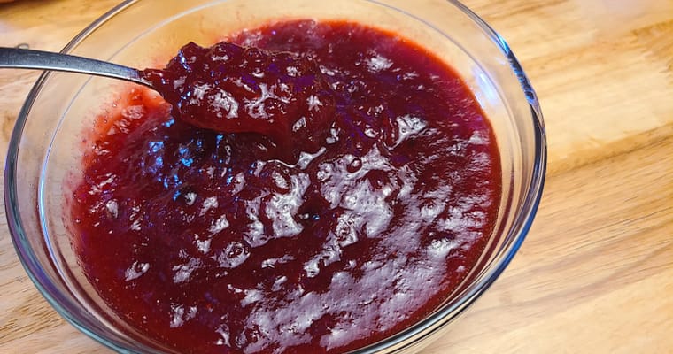 Easy 4-Ingredient Cranberry Sauce Recipe