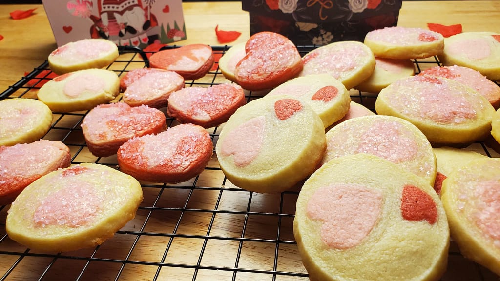 This image depicts the baked icebox cookies featured in this recipe from lesliecooks.com. They are arranged on a cooling rack.